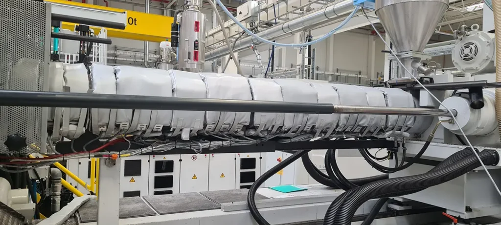 Plastik ekstrüzyon hattı ekstruder yalıtım ceketi uygulaması