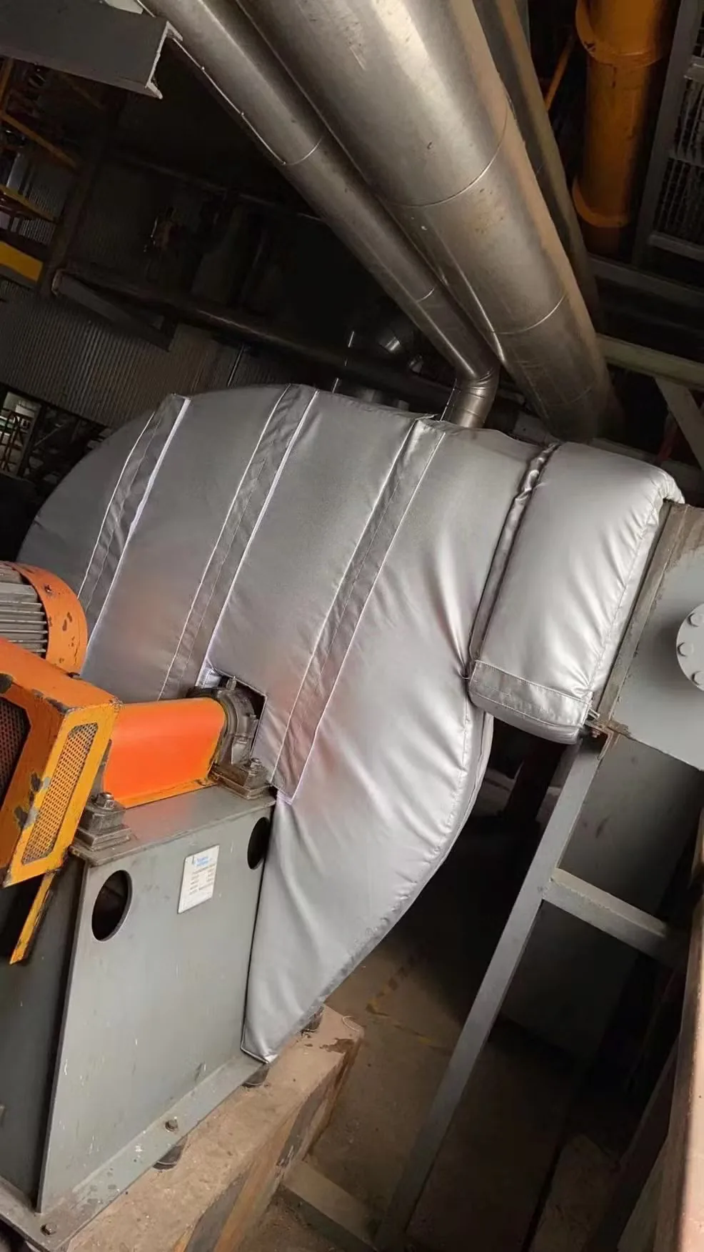 OPTERM acoustic solution, modular acoustic enclosure around a compressor and pump
